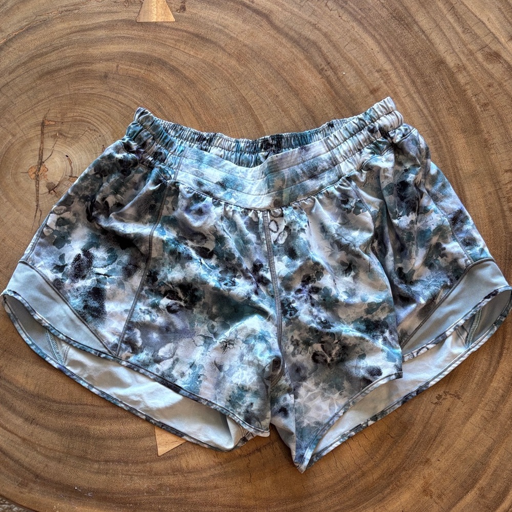 Lululemon Hotty Hot Shorts Low Rise 4” Inseam